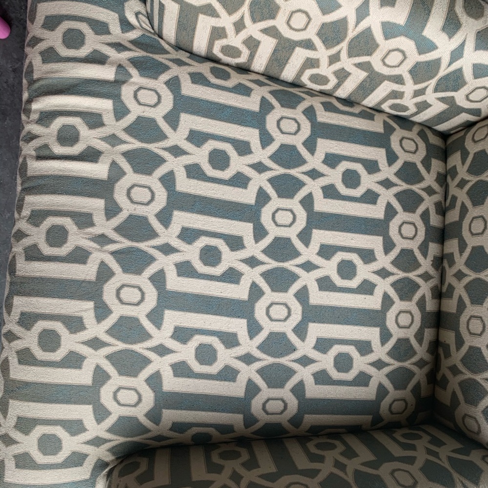Chair - Picture 2 of 6